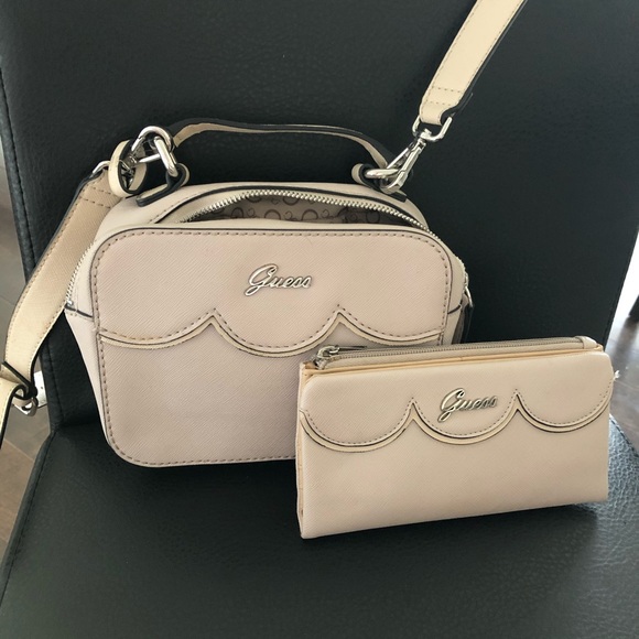 Guess Shoulder Crossover & Wallet
